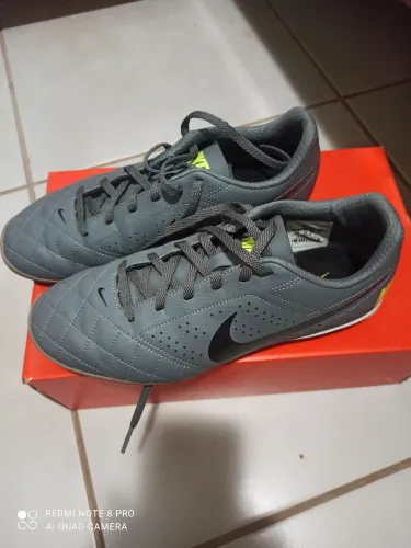 Chuteira futsal Nike 