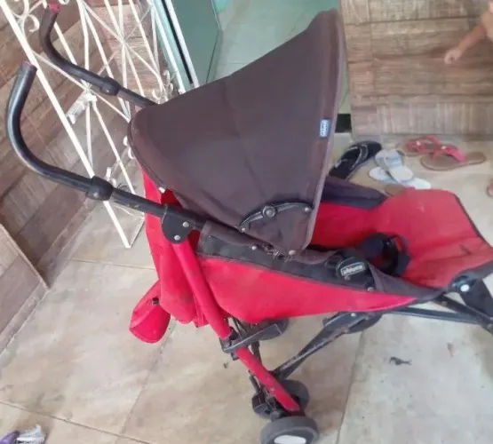 Vende-se um carrinho de bebê eganhe 2 brinde