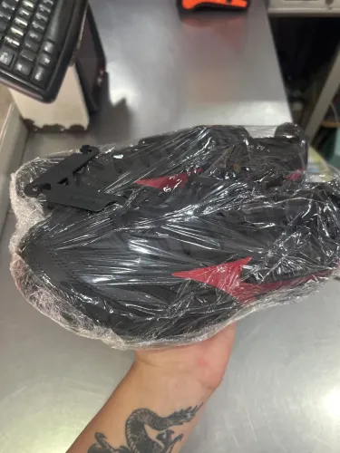 Chuteira profissional Mizuno Regent