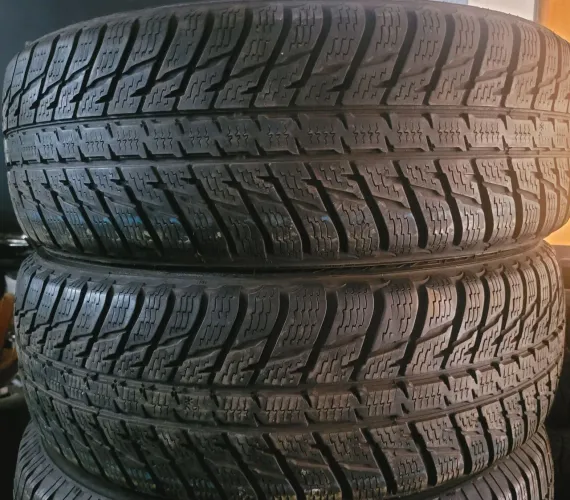 Pneu 215 65 17 Nokian seminovo em até 10x de R$28,00 no cartão de crédito 