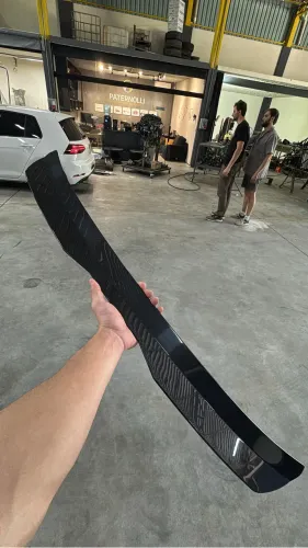 Spoiler Traseiro Universal Hatch - Black Piano