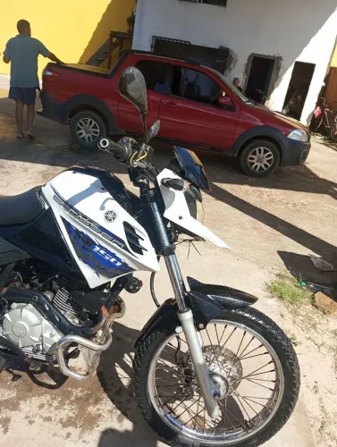 Vendo Cross 2015 , 150 , com 500 de debitp de documento