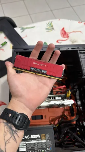 Memória RAM Crucial Ballistix DDR4 Vermelha - Excelente Estado