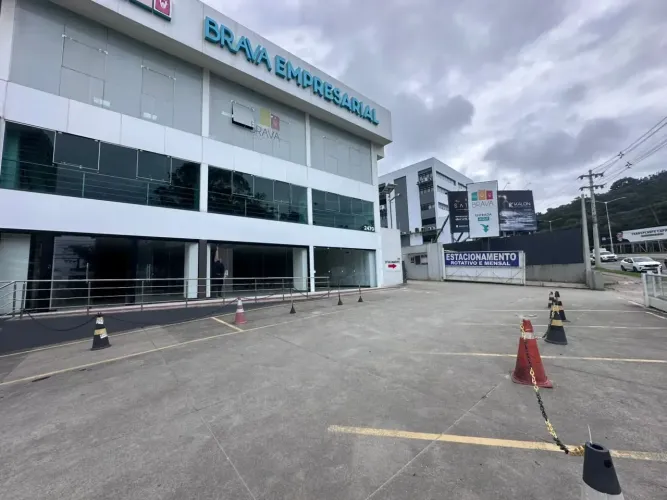 SALA COMERCIAL 380 m² 8 VAGAS AV. OSVALDO REIS PRAIA BRAVA, ITAJAÍ
