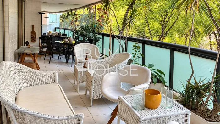 Apartamento de 160 m² com 4 quartos, 3 vagas e lazer no Leblon