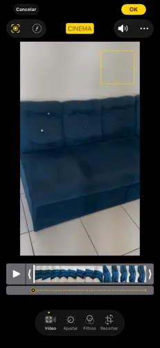 Sofá de canto seminovo,conservado,faltando apenas dois botões de detalhe