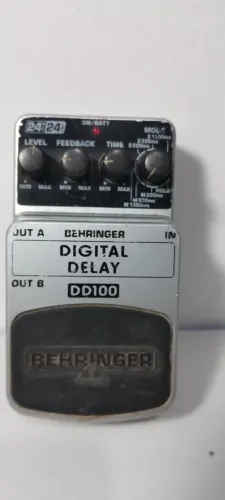 Pedal para guitarra BEHRINGER DIGITAL DELEY, DD100