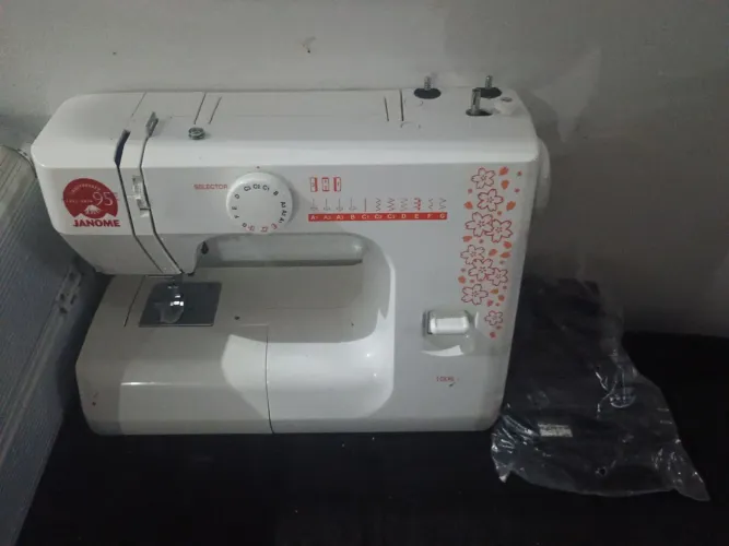 Máquina de costura janome