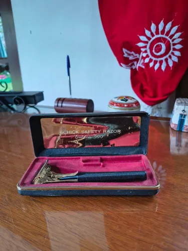 Barbeador Vintage em ouro Eversharp Schick Safety Razor Golden 500
