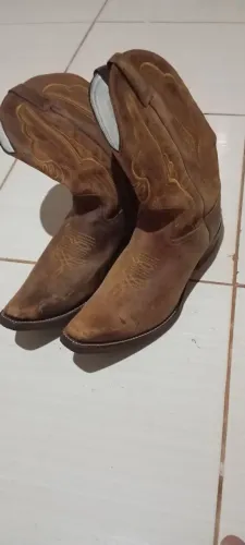 Vendo bota de bico fino envergado 