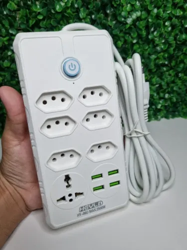 Filtros de Linha Extensão Portátel De 6 Tomadas Com 4 Usb 1 Tomada Univesal Branco Bivolt