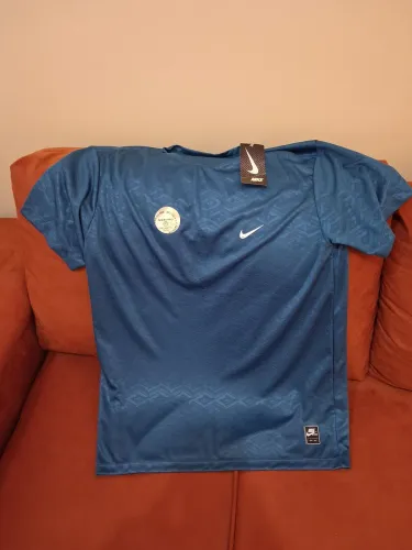 Camisa Dri-Fit esportiva
