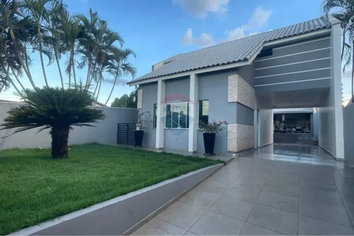 Casa de Alto Padrão no Bairro Incra Sofisticação, Lazer e Localização Privilegiada