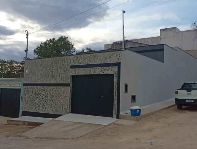 CASA NOVA SEM USO A VENDA NO BAIRRO DERBA EM SENHOR DO BONFIM, BAHIA.