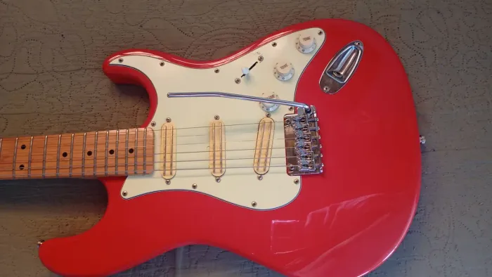 Guitarra stratocast Tagima 635