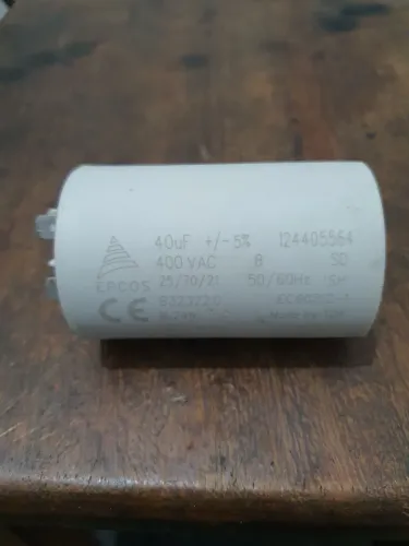CAPACITOR DE PARTIDA 40microfaraday/400 VCA
