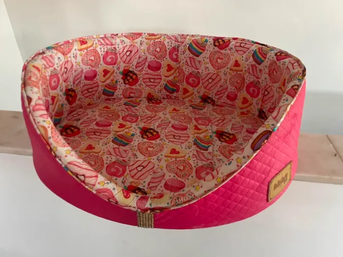 Cama bebedouro e canguru pet