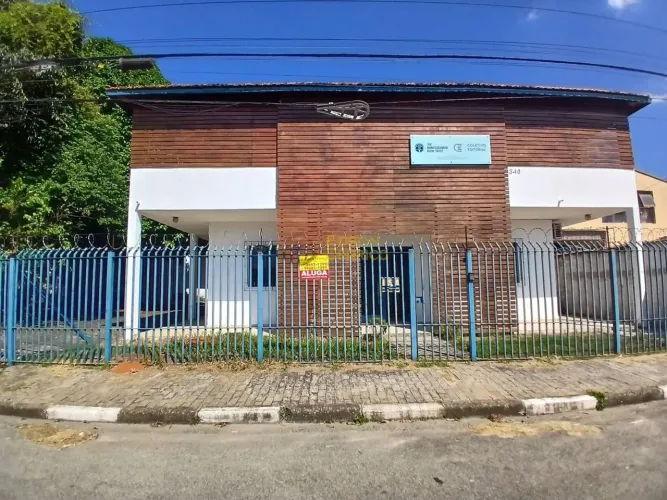 Sobrado Comercial com 8 Salas, Bela Vista - Pindamonhangaba