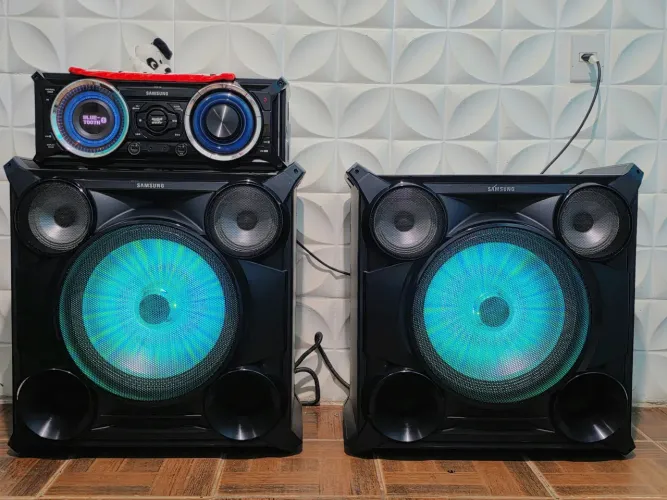 Vendo som Samsung 2.400wts rms de potência raridade com Bluetooth e subwoofers de 15pl ...