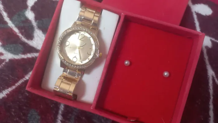 Kit Relógio dourado com brinco para dia das mães!!