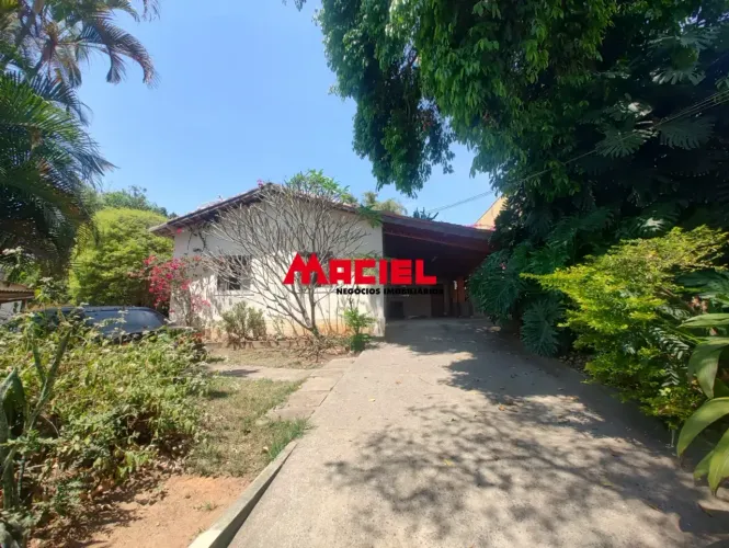 Casa bem antigas em terreno de 2310m2 - Bairro Santa Hermínia