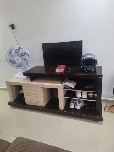 Hack/Rack para TV em Excelente Estado - Moderno e Espaçoso