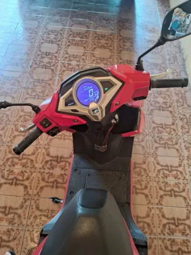 Moto Eliete 125 vermelho