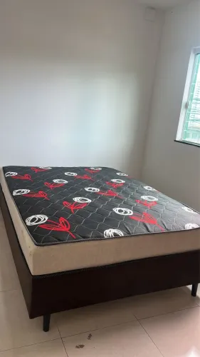 Vendo cama de casal grande