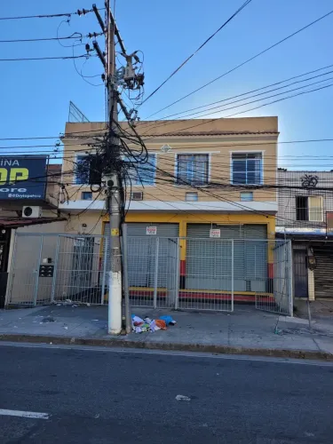 Loja de frente para aluguel possui 46 metros quadrados em Rocha Miranda - Rua dos Diamante