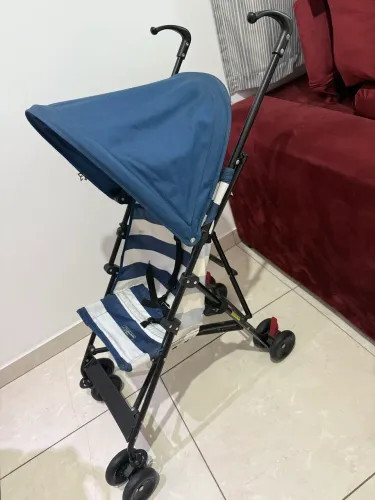 Vendo carrinho de bebê dobrável, ele está novo comprei só p colocar a boneca