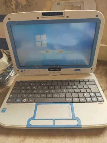 Netbook Positivo (tela com trava quebrada) 