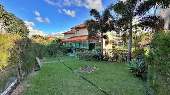 Incrível! Casa com 4 Quartos em Condomínio perto da BR-232 em Chã Grande/PE