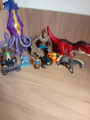Lote Playmobil + Imaginext + dinossauros e acessórios