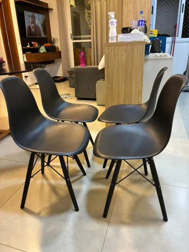 Cadeiras de jantar Eames preto
