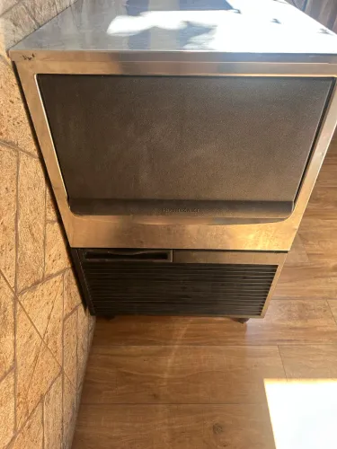 Maquina de Gelo em Cubos Produção dia 70 Kg - Hoshizaki -