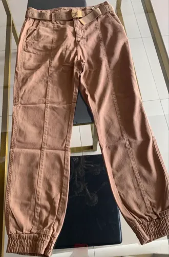 Desapego calça usada, flor de lis. N38