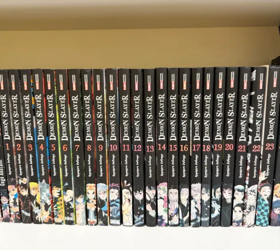 Coleção de mangás Completa Demon Slayer (Kimetsu no Yaiba) - Volumes 1 ao 23