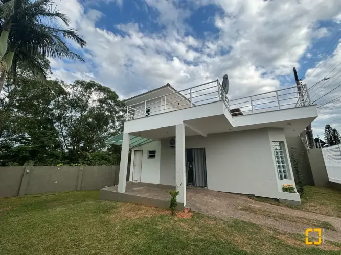 Venha conhecer essa casa financiável de 2 dormitórios a venda na Agronômica Florianópolis/