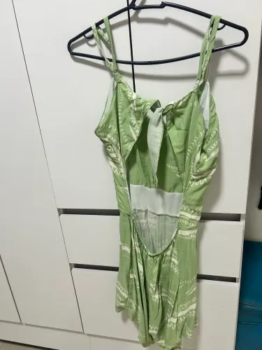 Macacão com detalhes verde 