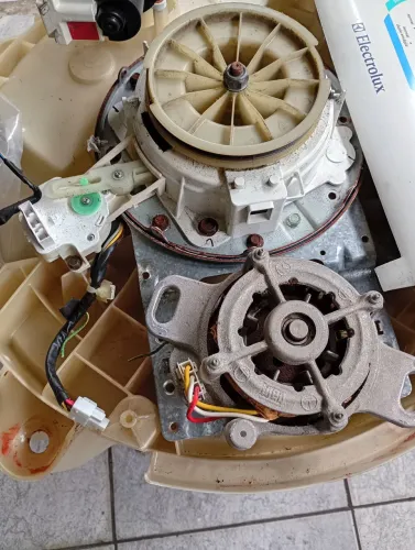 Motor de máquina de lavar e motor de ar condicionado todos em ótimo estado testo na hora