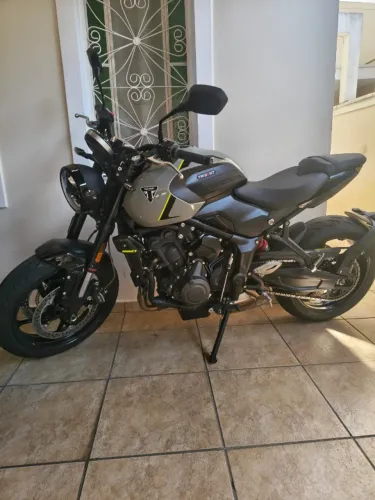 Moto Triumph novíssima