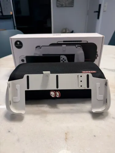Nintendo Switch OLED 64GB + Neo Grip Skull & Co + MaxCarry Case