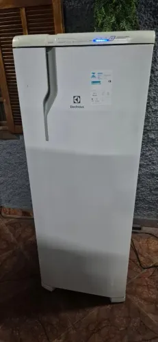Geladeira electrolux rfe39 322litros frostfree