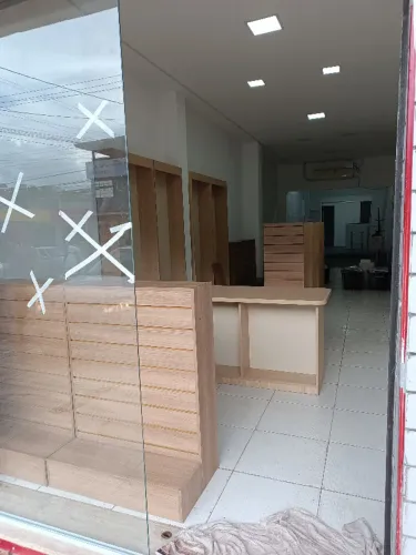 MÓVEIS E EXPOSITORES PARA PAPELARIA OU LOJA COMERCIAL