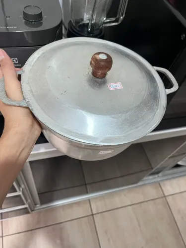 Panela de alumínio batido grande 