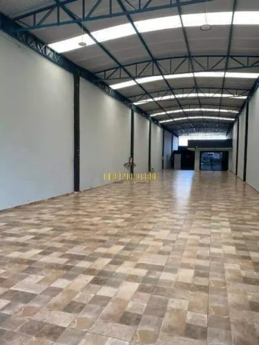 Galpão a Venda de 400m² com Pé direito alto no Centro de Suzano- SP