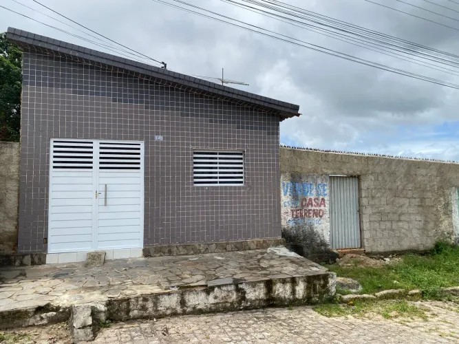 Vende-se Excelente Propriedade: Casa com Amplo Terreno Lateral