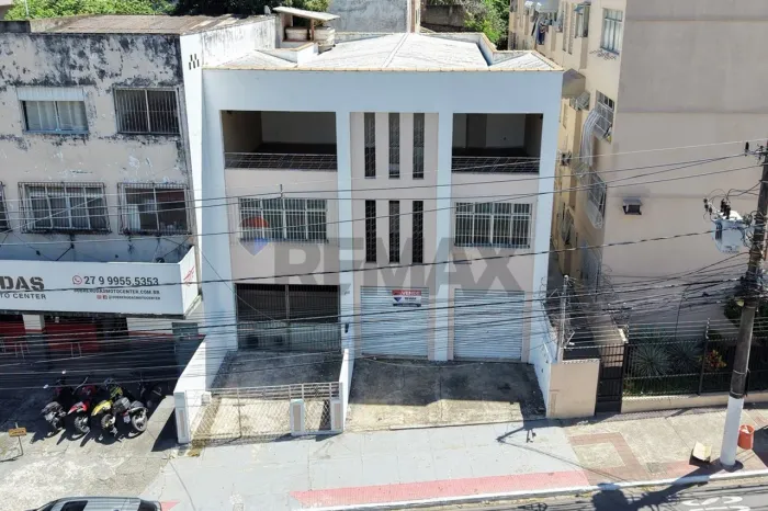 Investimento em Prédio Comercial triplex de uso misto - em Maruípe