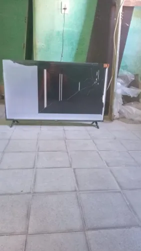 Duas tvs pra venda ou retirada de peças 
