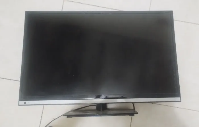 AOC 32" LED TV (Modelo: LE32D1440/20).